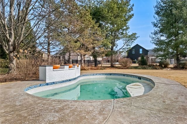 11 Sherwood Drive, Rogers, AR 72758