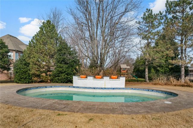 11 Sherwood Drive, Rogers, AR 72758