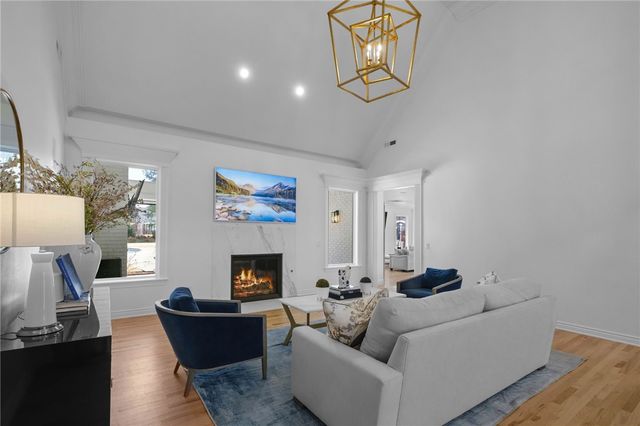 11 Sherwood Drive, Rogers, AR 72758