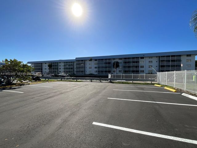 3600 NE 170th St 107, North Miami Beach, FL 33160