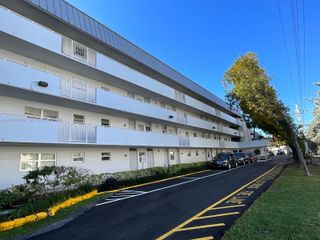 3600 NE 170th St 107, North Miami Beach, FL 33160