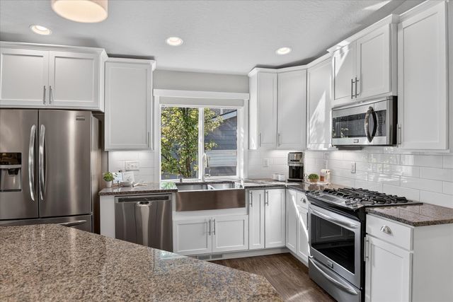 1015 W Siena Peak Dr, Spokane, WA 99224