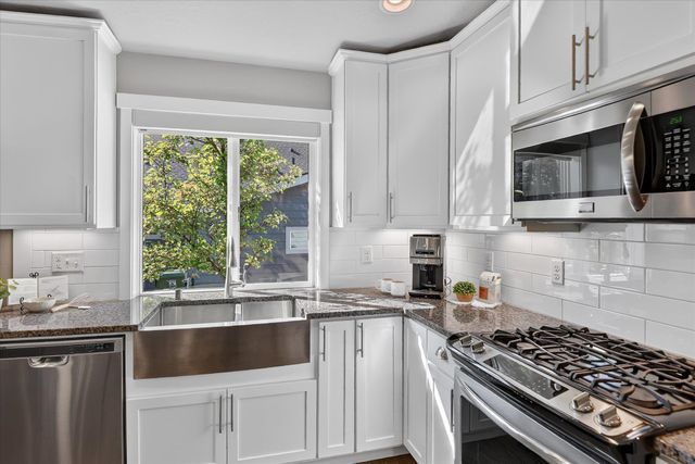 1015 W Siena Peak Dr, Spokane, WA 99224