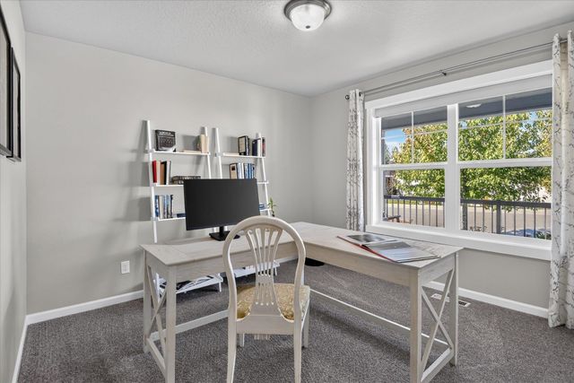 1015 W Siena Peak Dr, Spokane, WA 99224