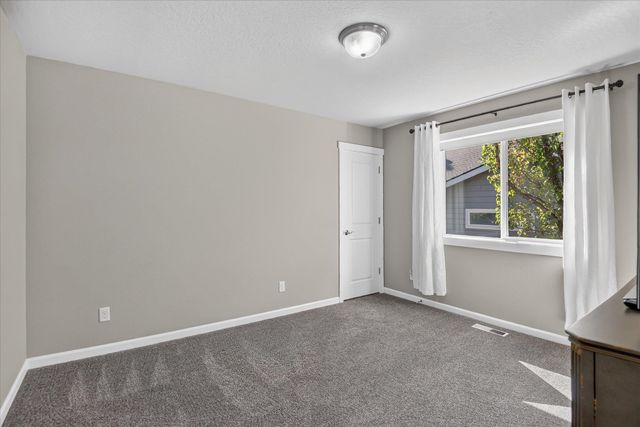 1015 W Siena Peak Dr, Spokane, WA 99224