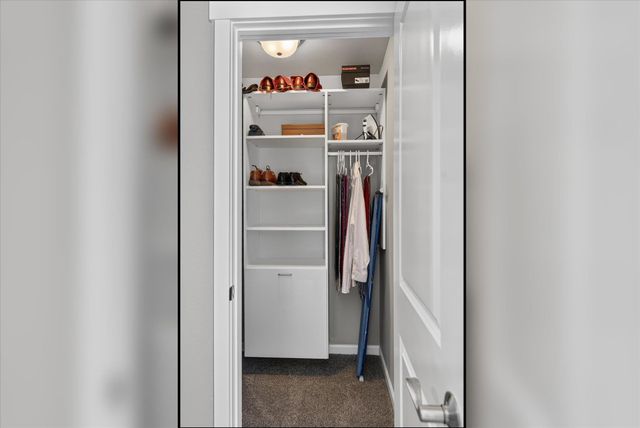 1015 W Siena Peak Dr, Spokane, WA 99224