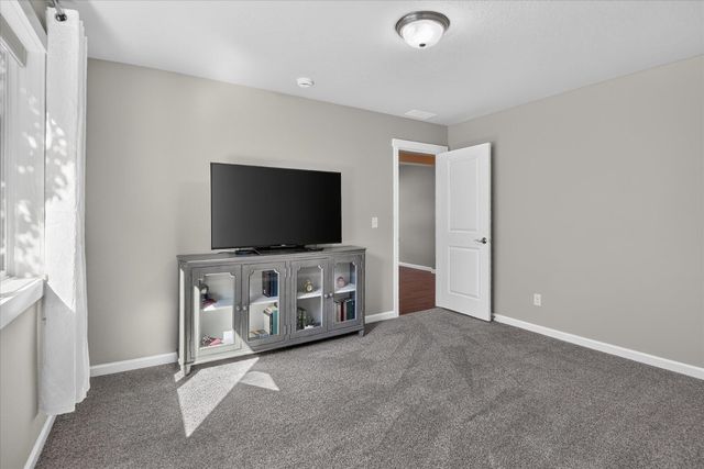 1015 W Siena Peak Dr, Spokane, WA 99224