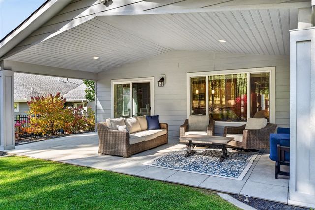 1015 W Siena Peak Dr, Spokane, WA 99224
