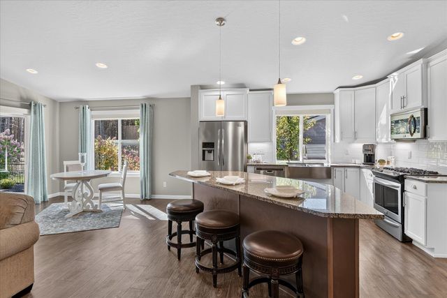 1015 W Siena Peak Dr, Spokane, WA 99224