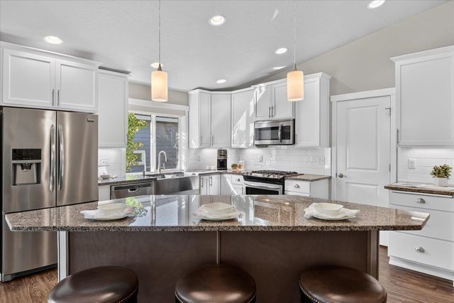 1015 W Siena Peak Dr, Spokane, WA 99224