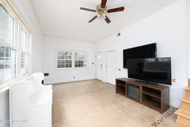 74 Henry Drive, New Monmouth, NJ 07748