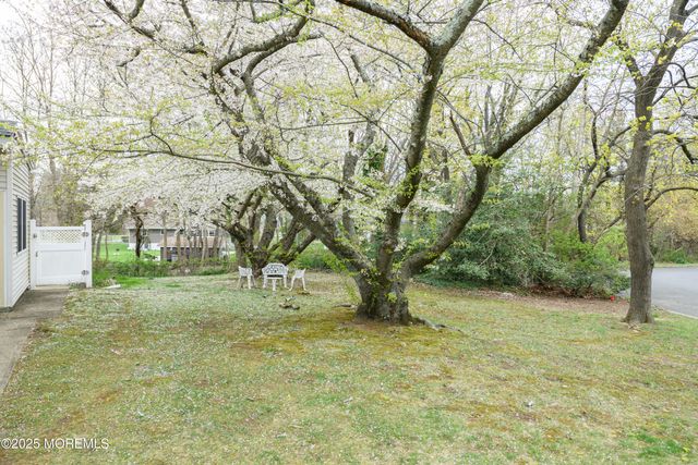 74 Henry Drive, New Monmouth, NJ 07748