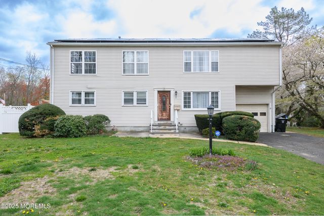 74 Henry Drive, New Monmouth, NJ 07748