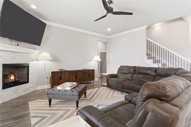 5500 W Lakewood Drive, Rogers, AR 72758