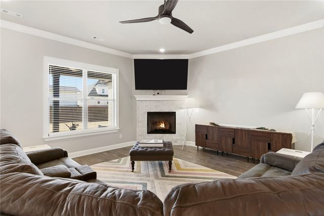 5500 W Lakewood Drive, Rogers, AR 72758