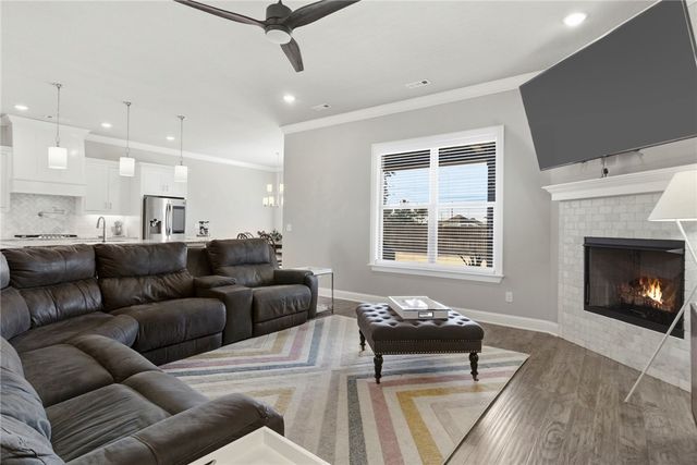 5500 W Lakewood Drive, Rogers, AR 72758