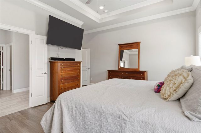 5500 W Lakewood Drive, Rogers, AR 72758