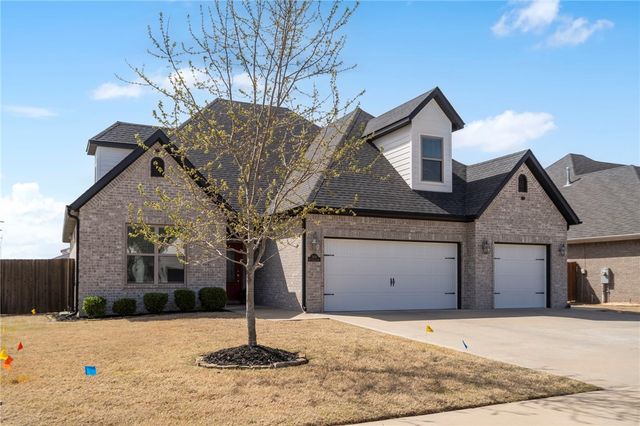 5500 W Lakewood Drive, Rogers, AR 72758