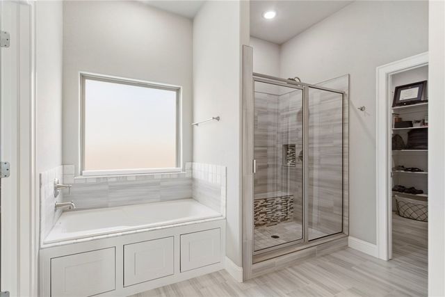 5500 W Lakewood Drive, Rogers, AR 72758