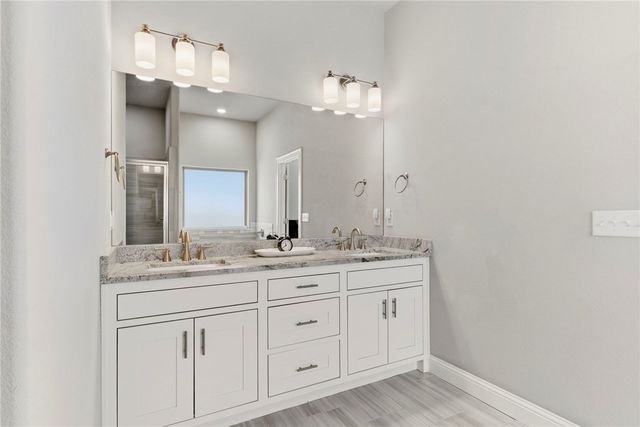 5500 W Lakewood Drive, Rogers, AR 72758