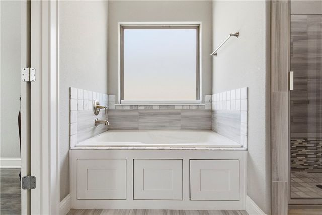 5500 W Lakewood Drive, Rogers, AR 72758