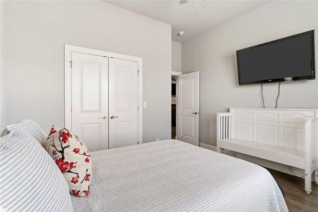 5500 W Lakewood Drive, Rogers, AR 72758