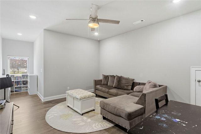 5500 W Lakewood Drive, Rogers, AR 72758