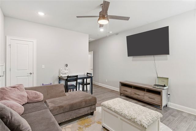 5500 W Lakewood Drive, Rogers, AR 72758