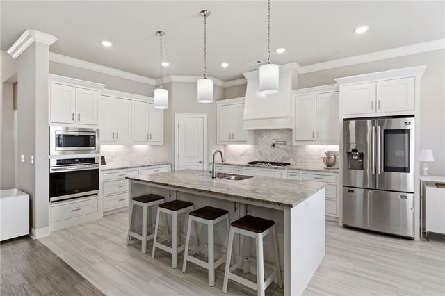 5500 W Lakewood Drive, Rogers, AR 72758