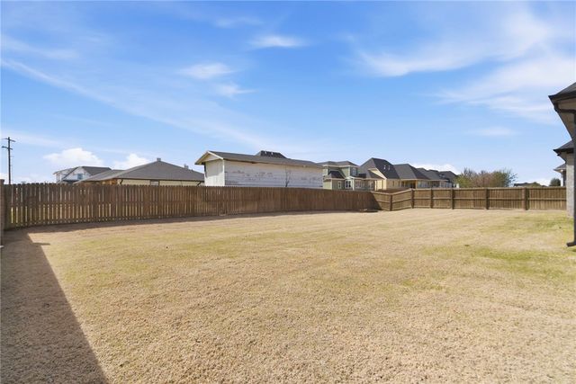 5500 W Lakewood Drive, Rogers, AR 72758