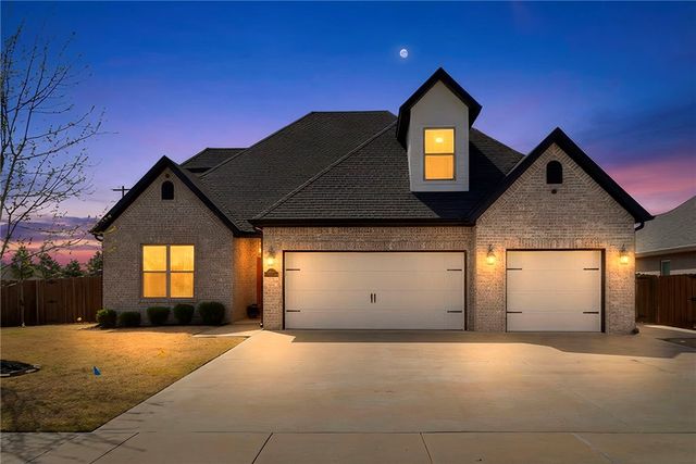 5500 W Lakewood Drive, Rogers, AR 72758