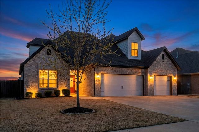 5500 W Lakewood Drive, Rogers, AR 72758