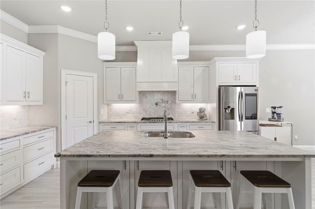 5500 W Lakewood Drive, Rogers, AR 72758