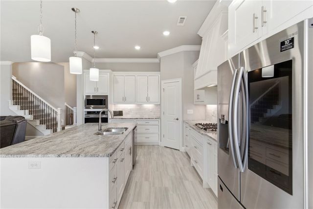 5500 W Lakewood Drive, Rogers, AR 72758