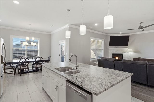 5500 W Lakewood Drive, Rogers, AR 72758