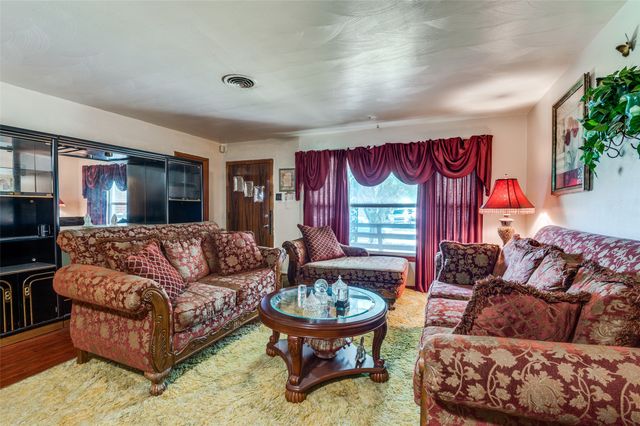 1447 Gillette Street, Dallas, TX 75217