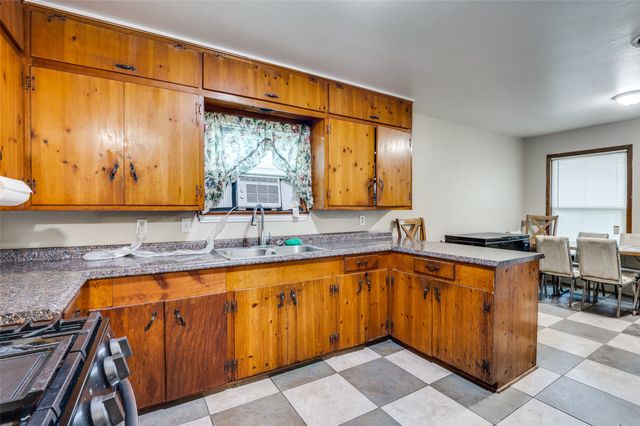 1447 Gillette Street, Dallas, TX 75217