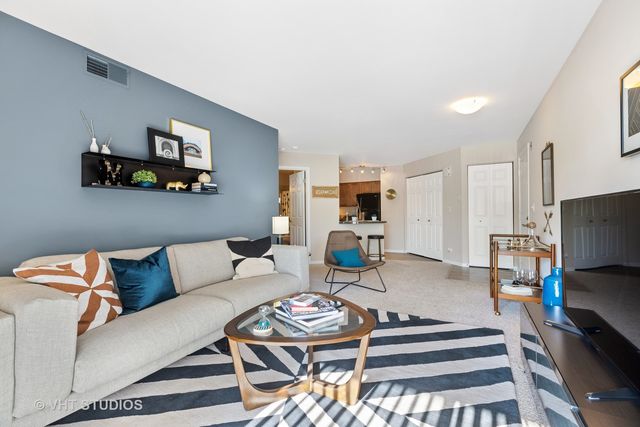 1637 Westminster Drive 111, Naperville, IL 60563