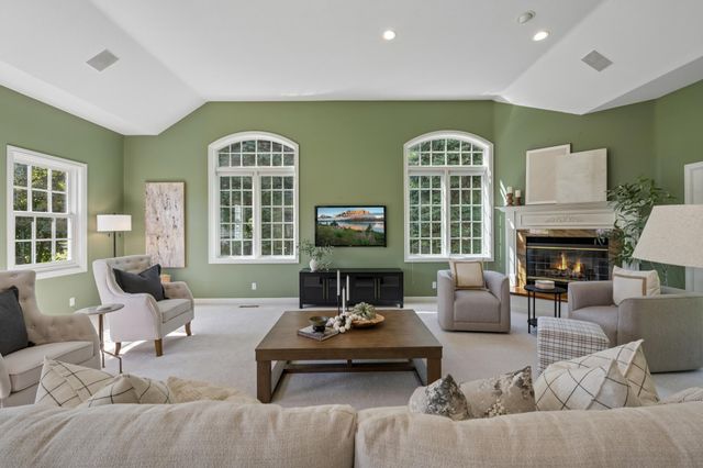 1015 W Cove Lane, Minnetrista, MN 55364