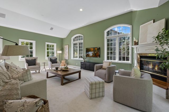 1015 W Cove Lane, Minnetrista, MN 55364