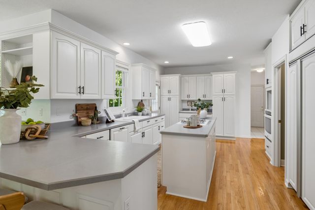 1015 W Cove Lane, Minnetrista, MN 55364