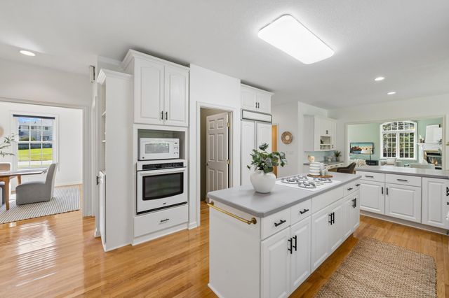 1015 W Cove Lane, Minnetrista, MN 55364