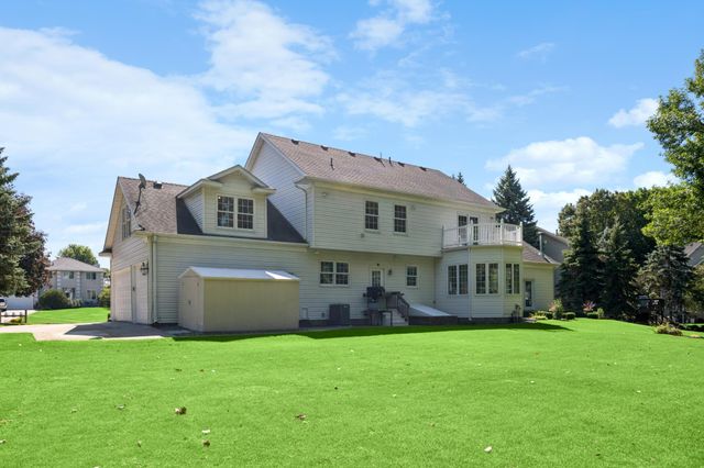 1015 W Cove Lane, Minnetrista, MN 55364