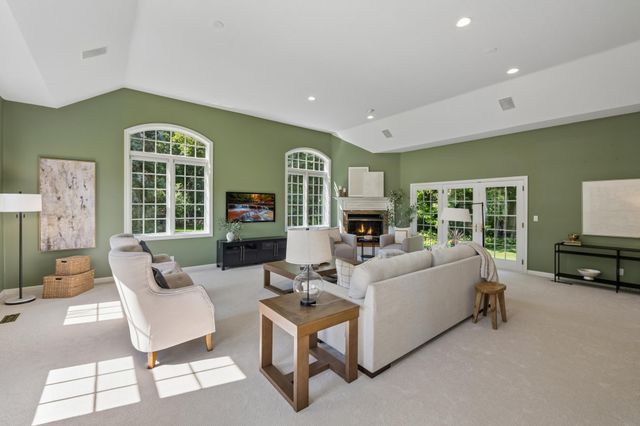 1015 W Cove Lane, Minnetrista, MN 55364