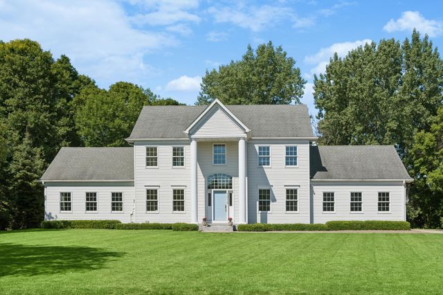 1015 W Cove Lane, Minnetrista, MN 55364