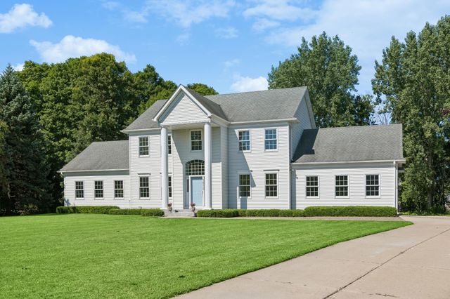 1015 W Cove Lane, Minnetrista, MN 55364