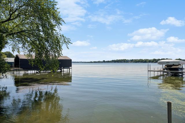 1015 W Cove Lane, Minnetrista, MN 55364