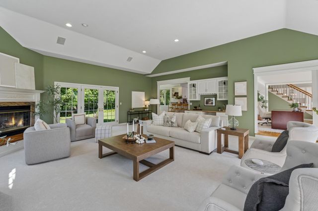 1015 W Cove Lane, Minnetrista, MN 55364