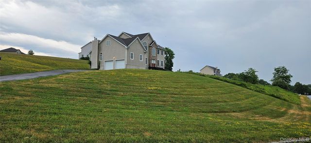 14 Trotter Lane, Rock Tavern, NY 12575
