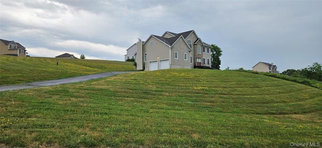 14 Trotter Lane, Rock Tavern, NY 12575
